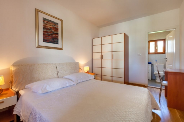 Double-bedded suite room