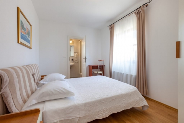 Double-bedded suite room